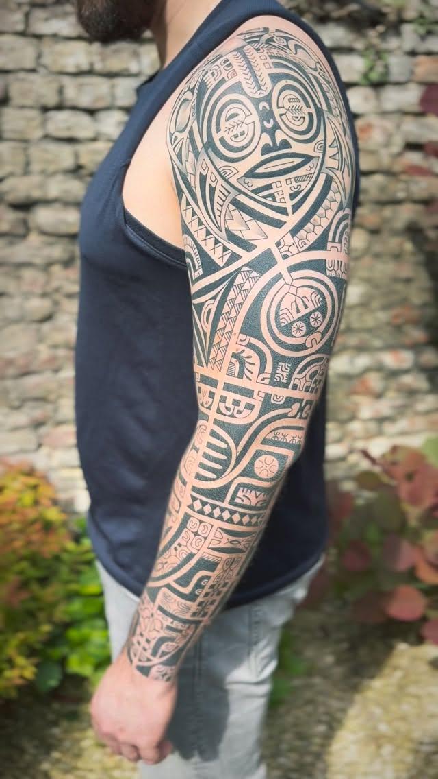 Tatouage polynésien marquesien freehand — nikutatau