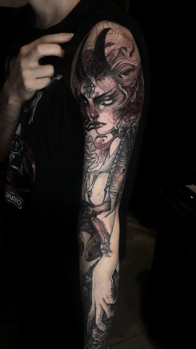 Manchette blackwork démone, thème Diablo — dorianblind_tattoo