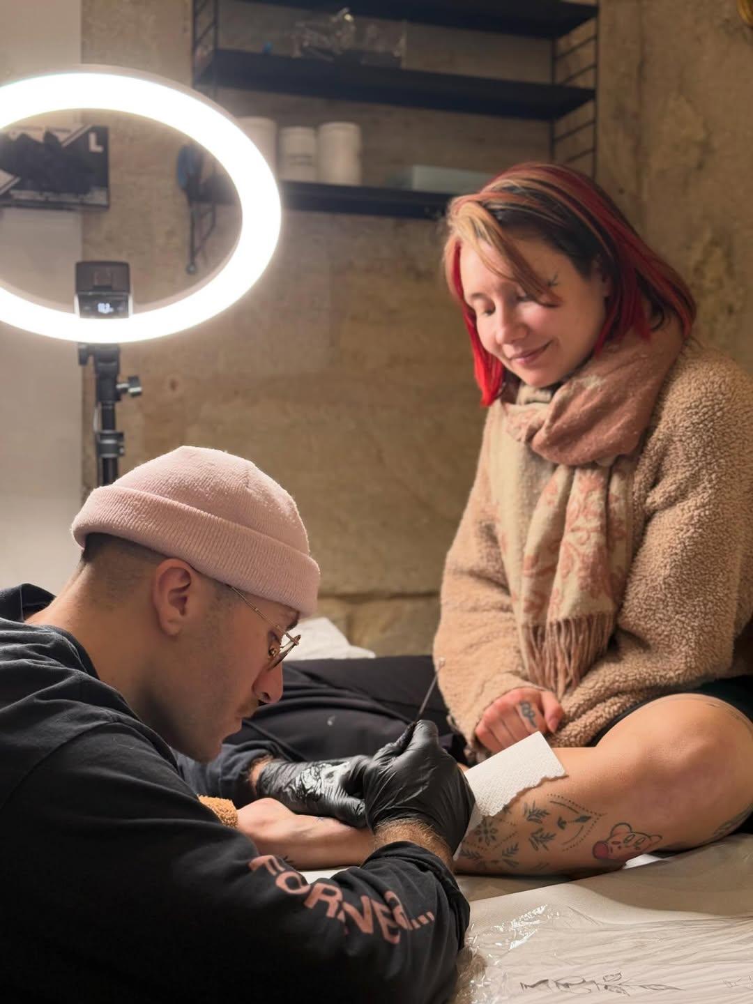 Premier handpoke pour un confrère — atismata.ttoo
