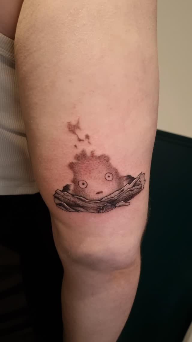 Tatouage Calcifer Ghibli — rmx_tattoo