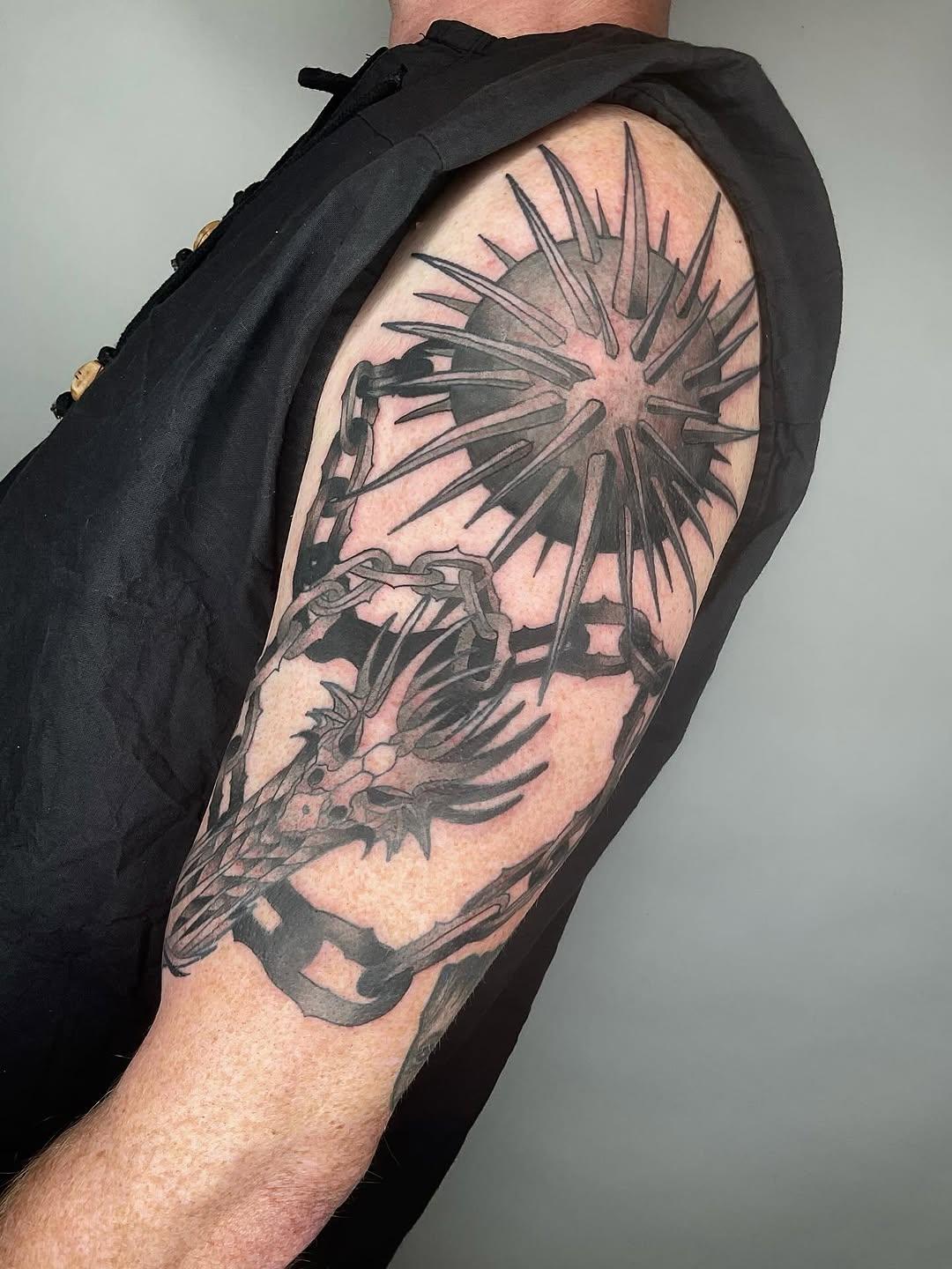 Tatouage blackwork — andymessianttattoo