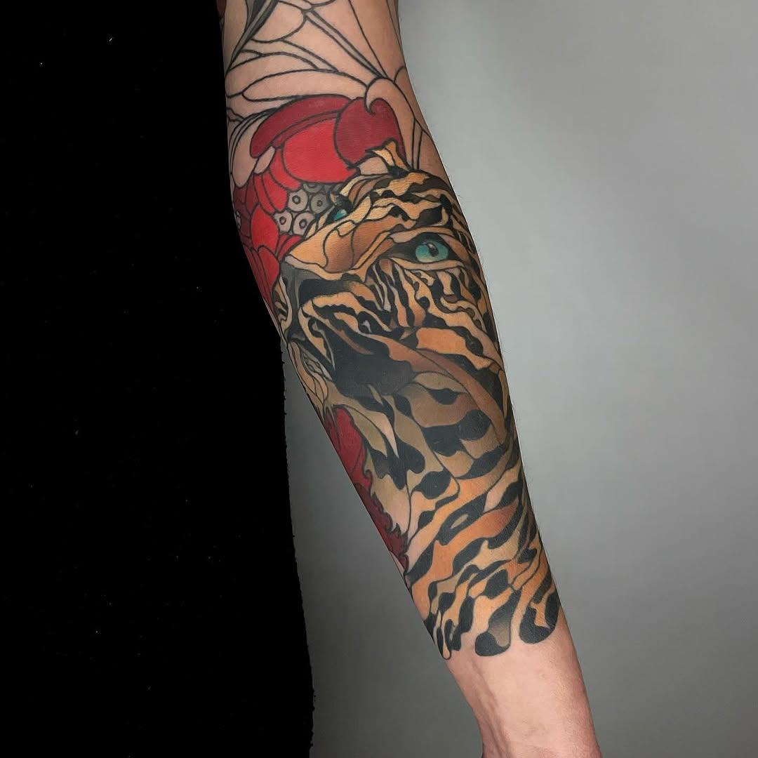 Tatouage blackwork léopard cicatrisé — andymessianttattoo
