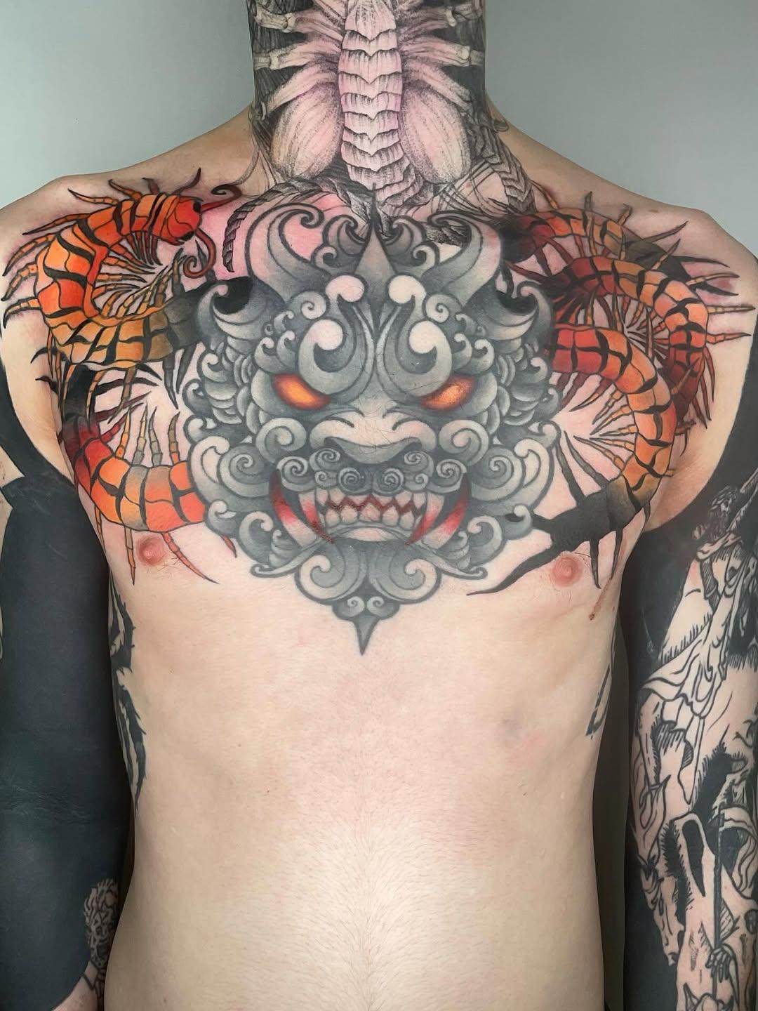 Tatouage blackwork scolopendre — andymessianttattoo