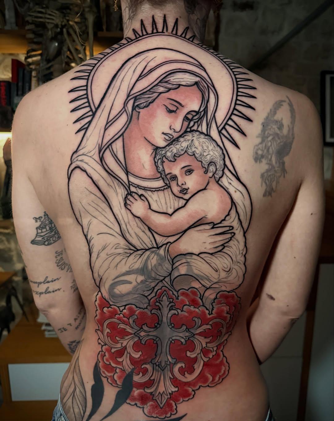 Tatouage Cover dos avec Madonna et ornements — mikaeldepoissy