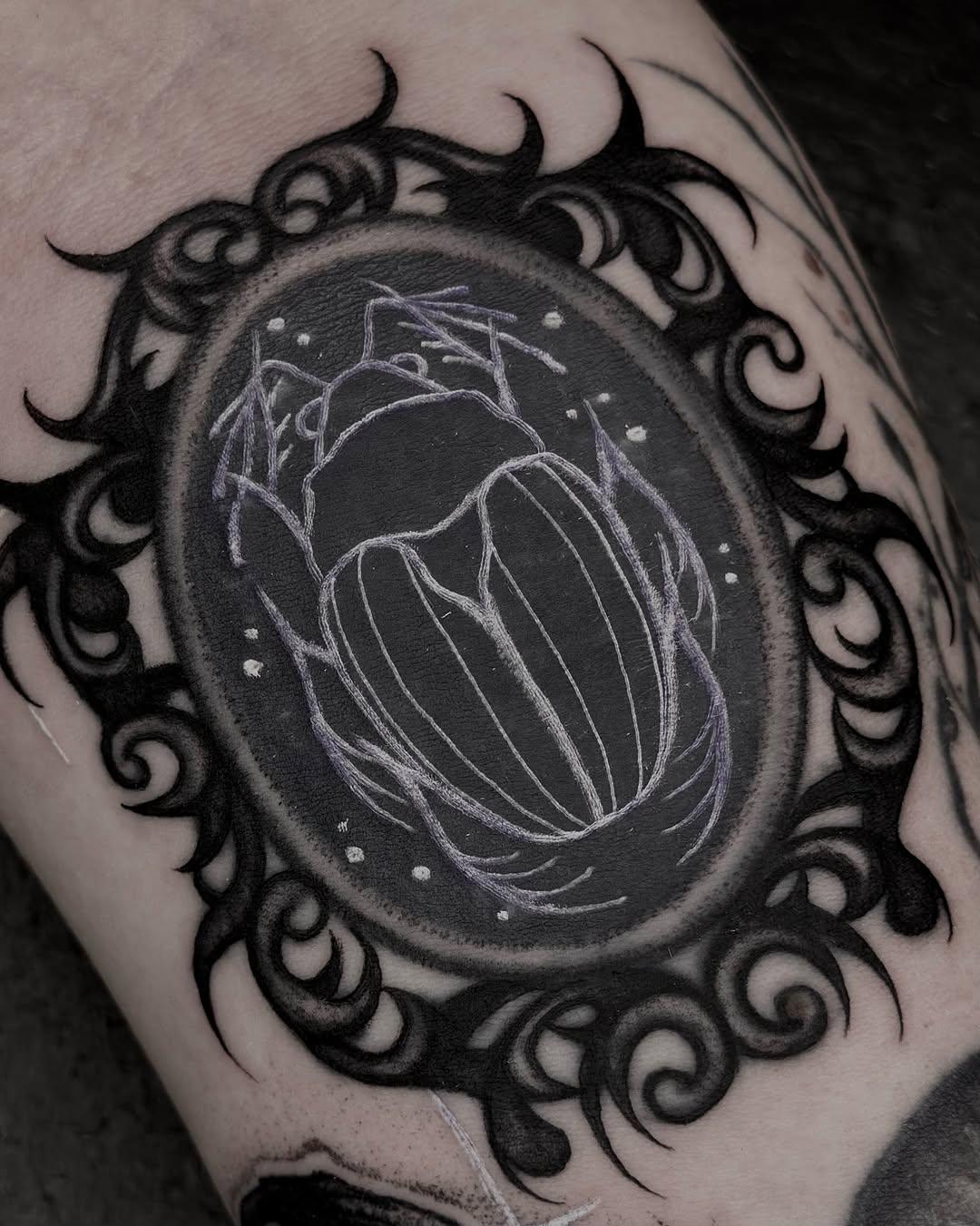 Tatouage scarabée dark cover — octoccult