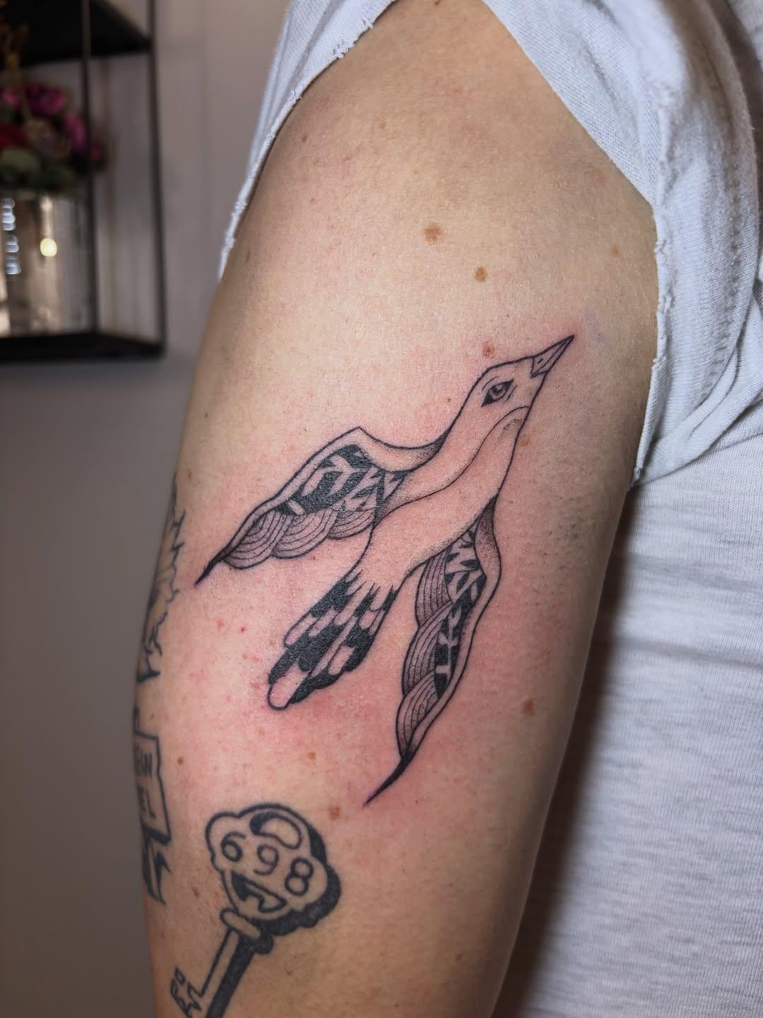 Petit tatouage oiseau — picote.aupoil