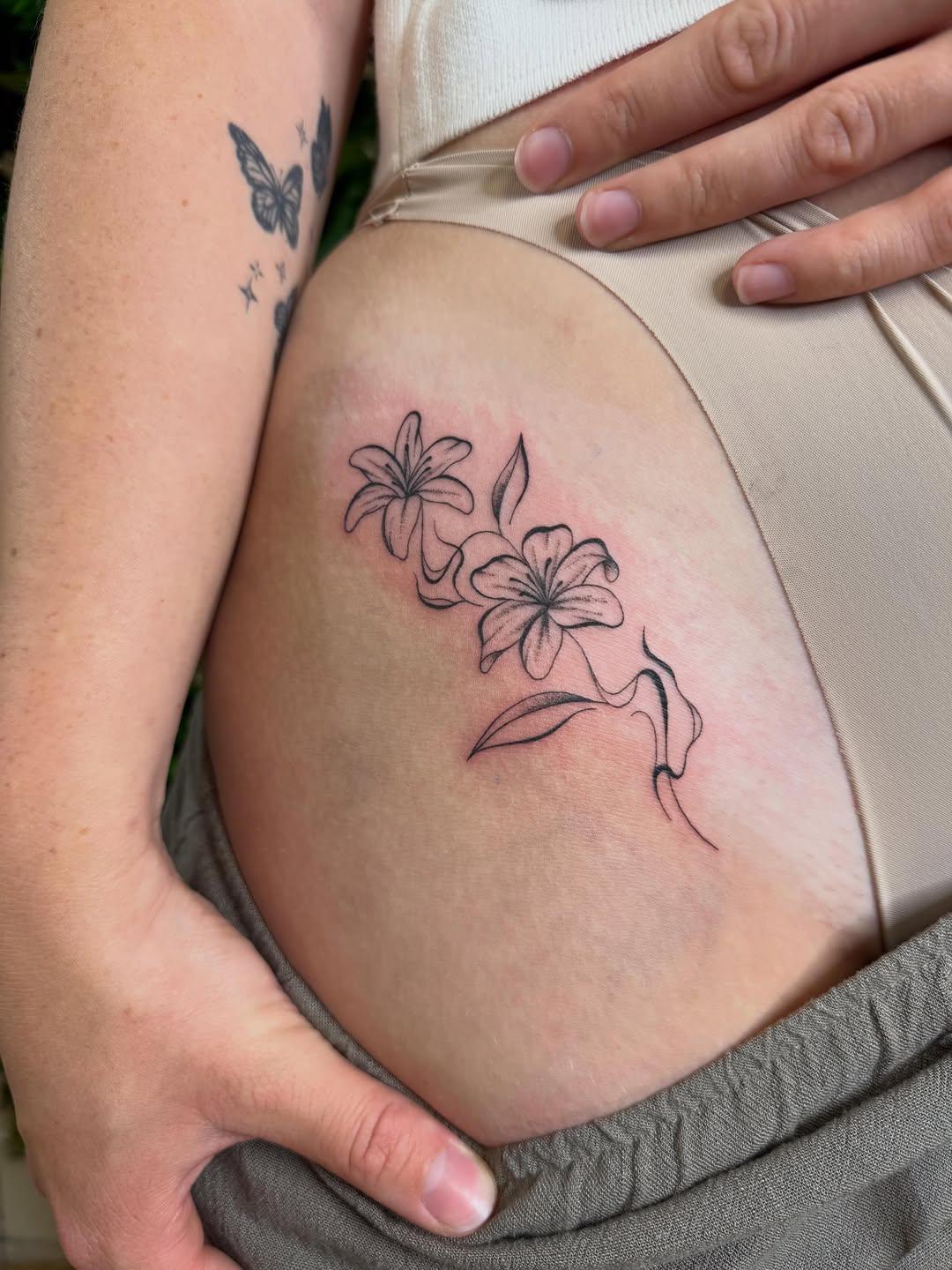 Fleurs de Lys florales — aly_tattoo56