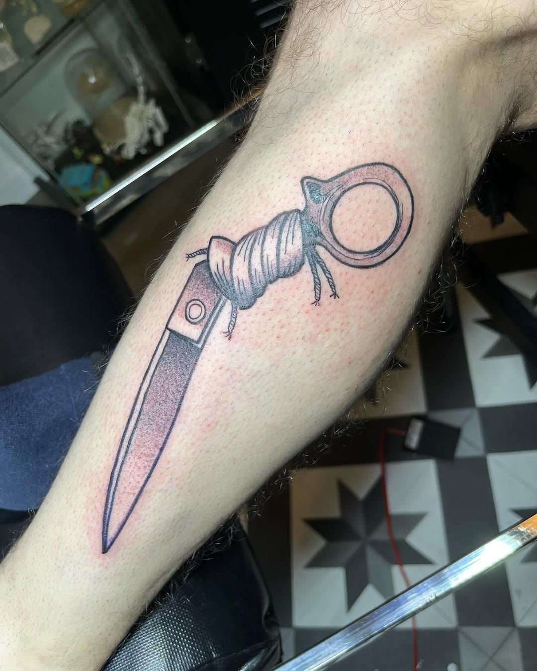 Surin dotwork sur la jambe — legoulagdubonheur