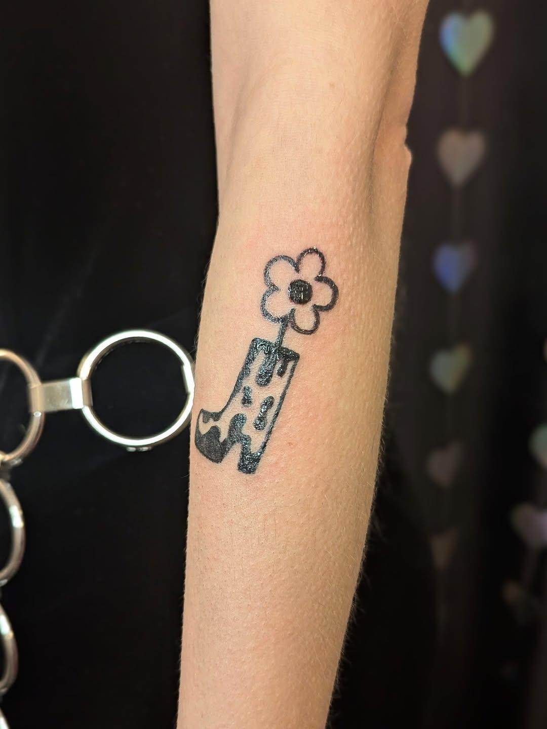 Botte fleurie adoptée, flash floral — modamour_tattoo