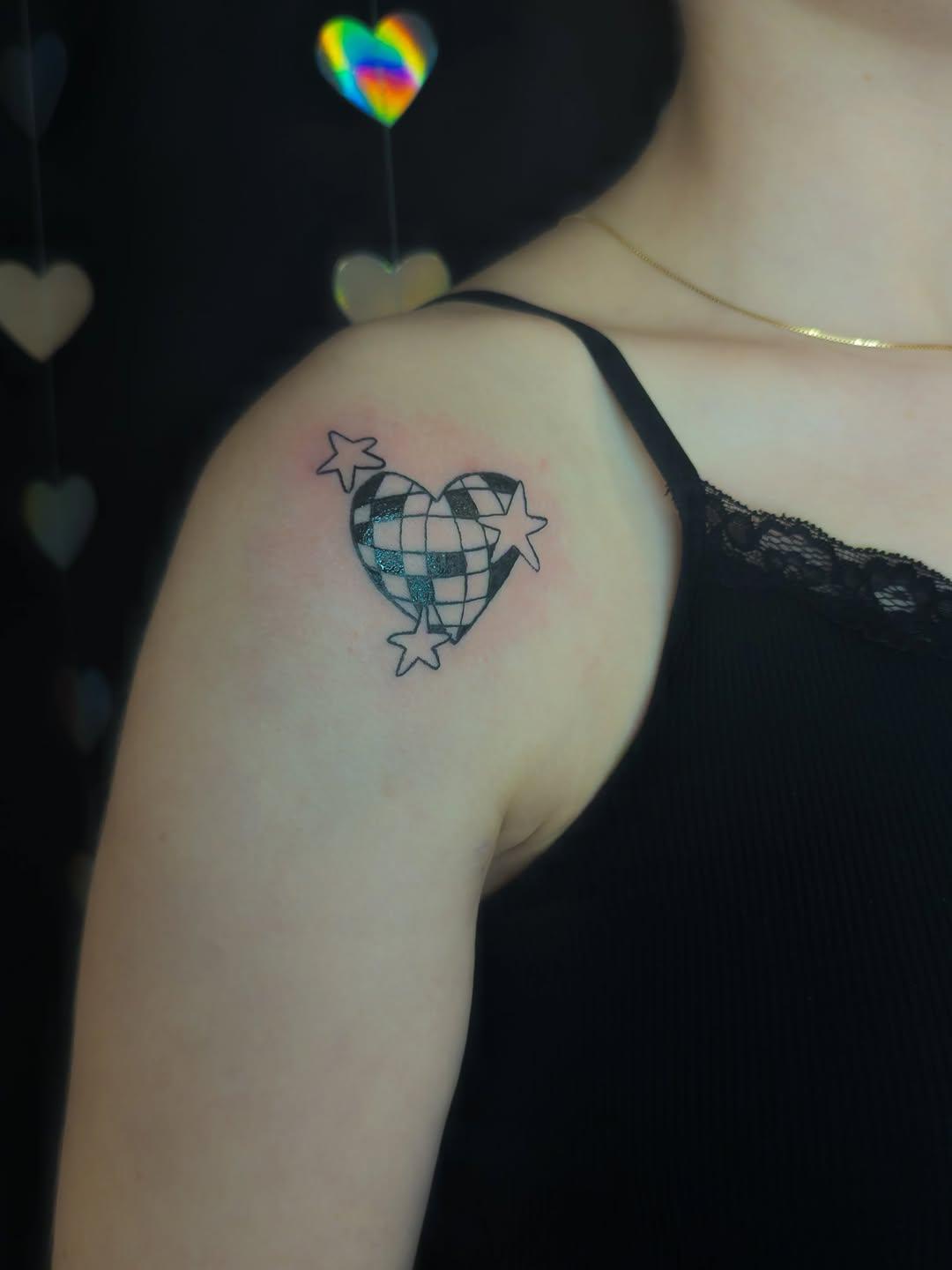 Flashs disco adoptés blackwork — modamour_tattoo