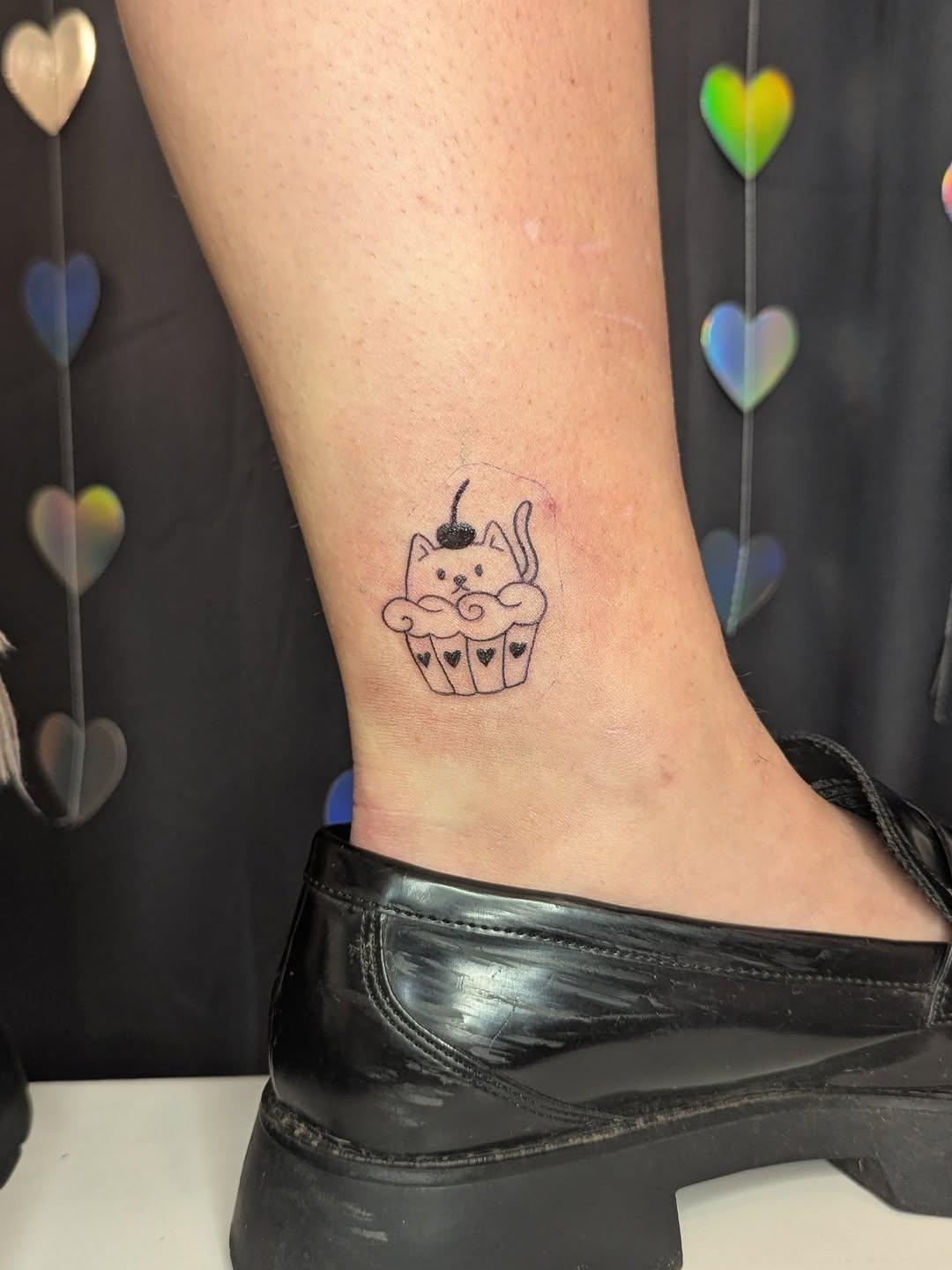 Petits chatons blackwork adoptés — modamour_tattoo