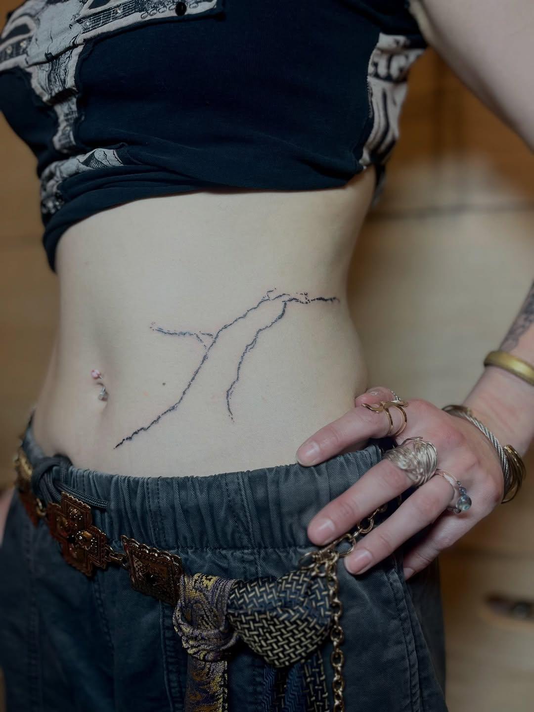 Tatouages abstraits réalisés en convention — konkrete.ttt