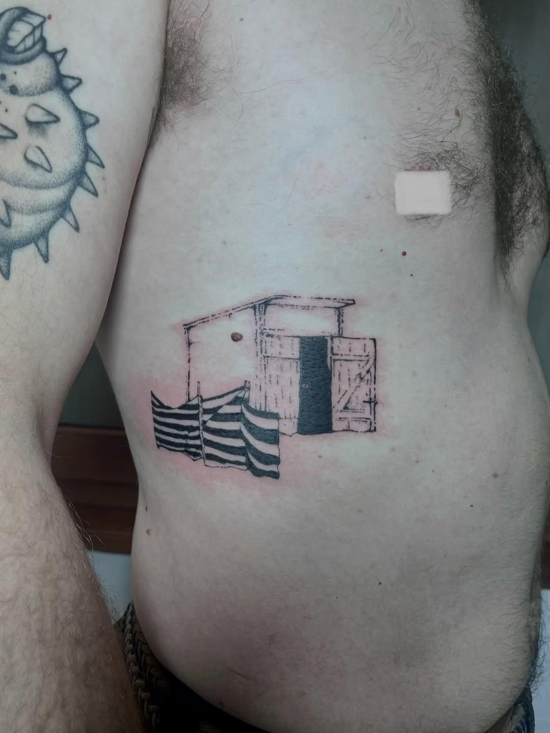 Tatouage abstrait d'architecture (chalet) — konkrete.ttt