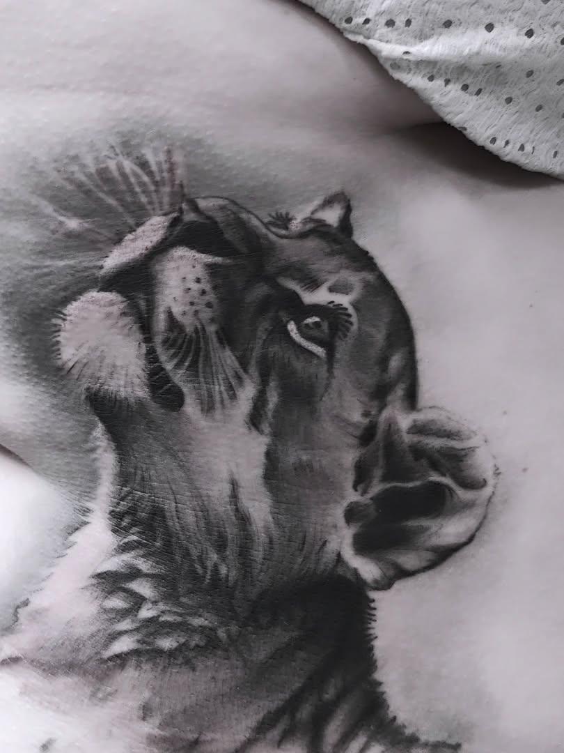 Tatouage portrait mère-enfant réaliste — bunkertattooparlour