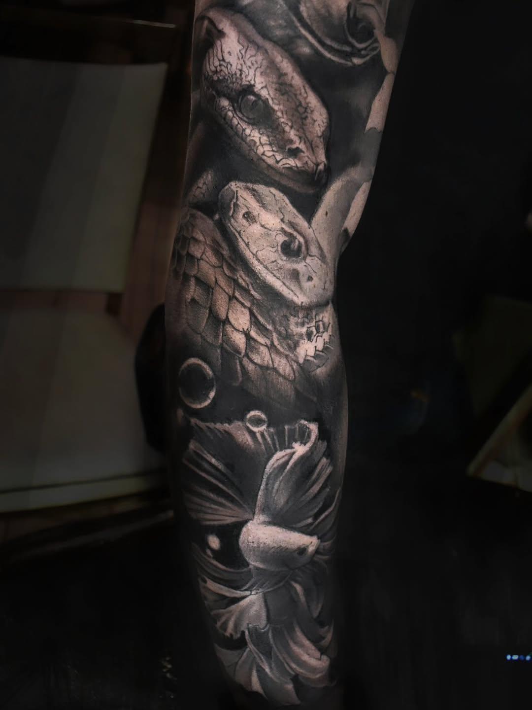 Tatouage portrait femme colorée et expressif — bunkertattooparlour