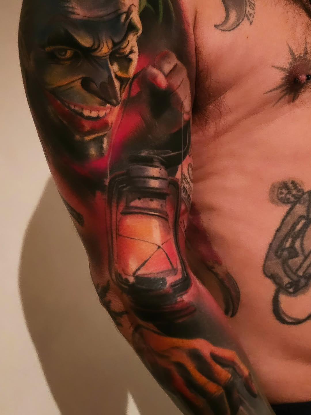 Tatouage dragon et composition réaliste — bunkertattooparlour