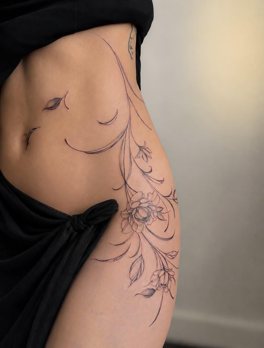 Tatouage féminin couvrant des cicatrices pour Melissa — maepoussin.tattoo