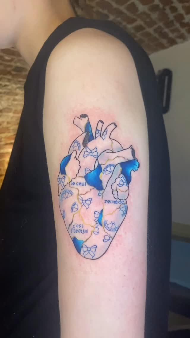 Cœur kintsugi couleur sur le bras — noxartis_ink