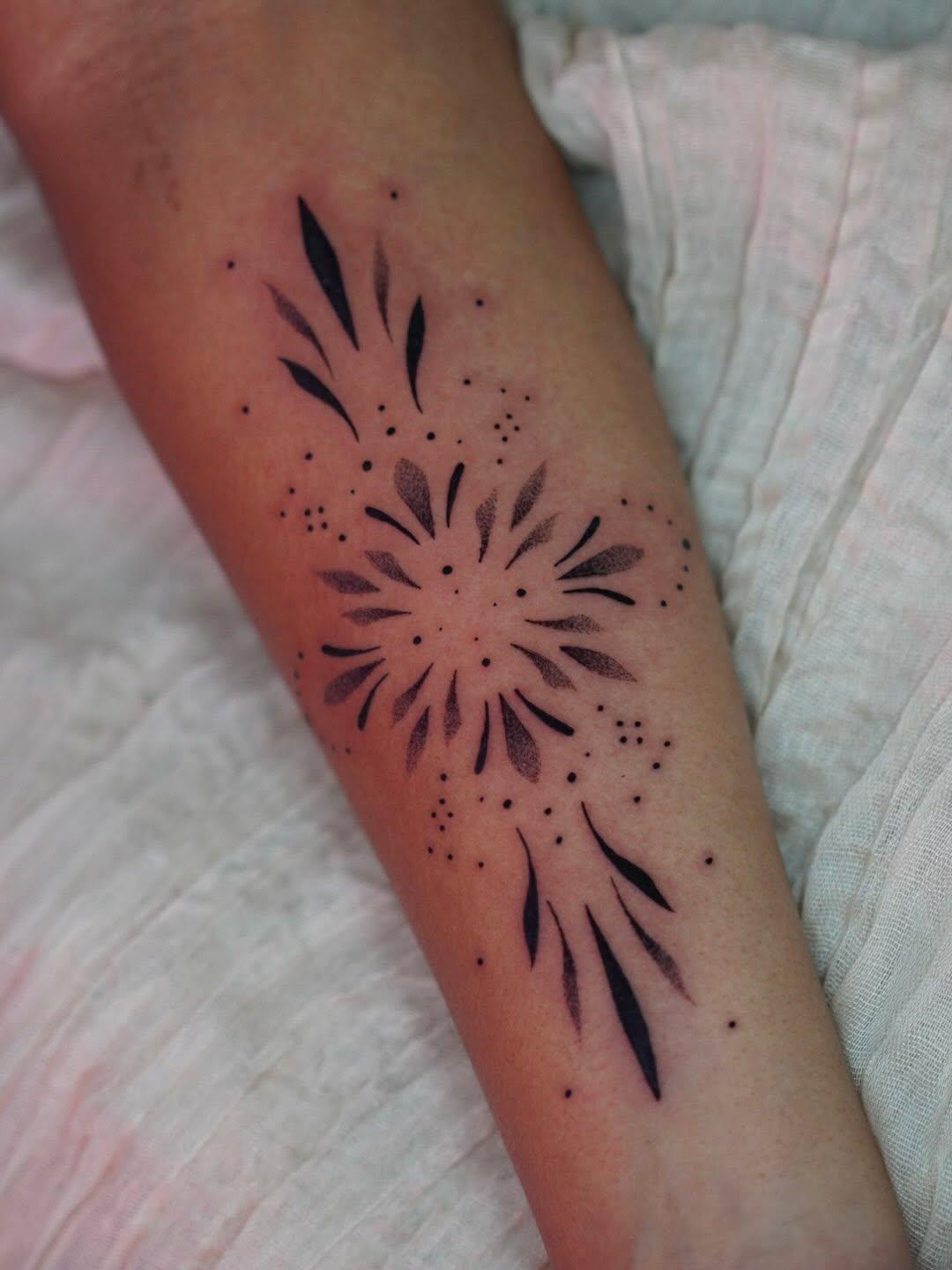 Ornemental fineline lignes graphiques — madame_tattoo_