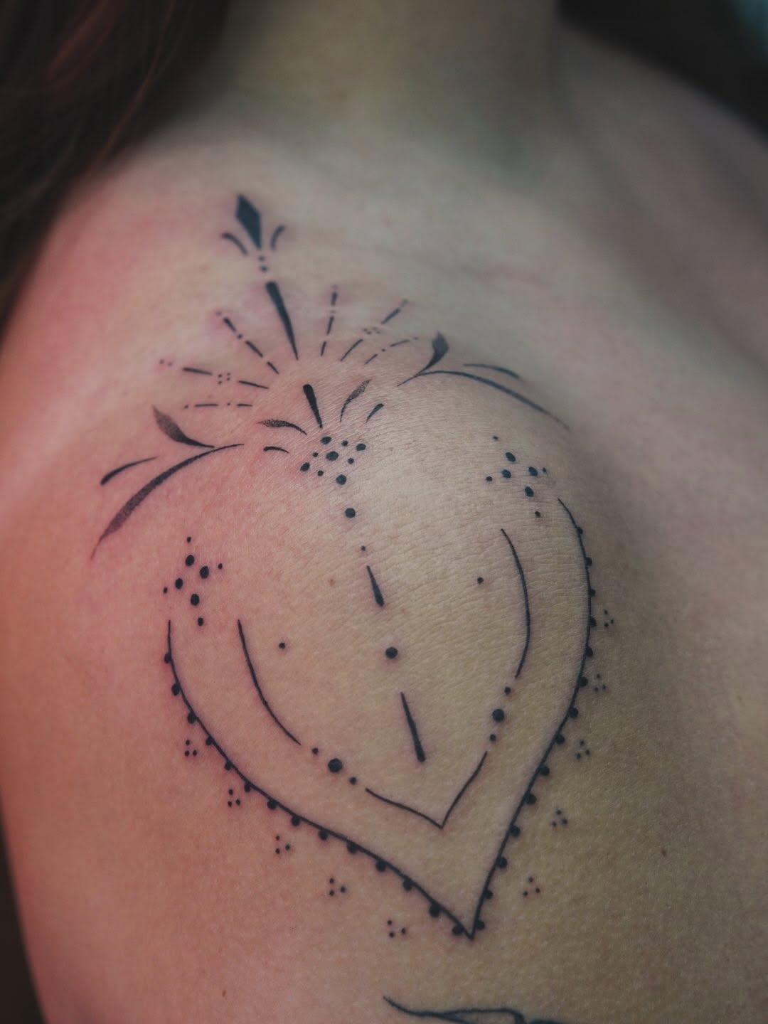Fineline ornemental délicat — madame_tattoo_