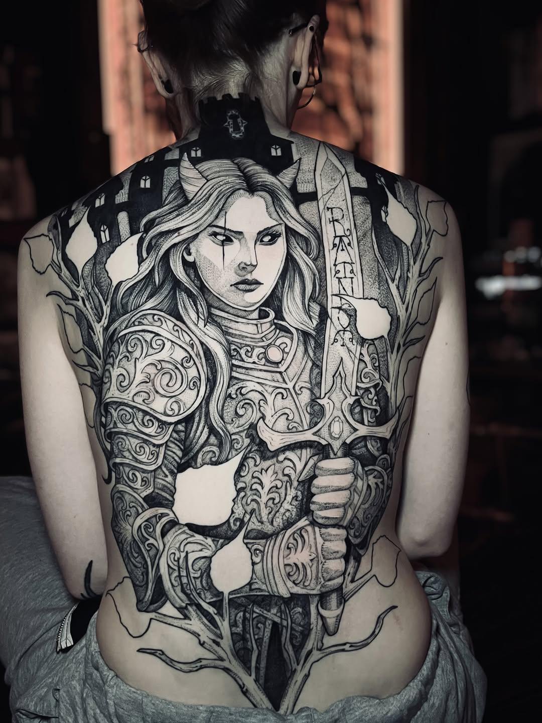 Warrior guerrière dos dark fantasy — hell_pandy