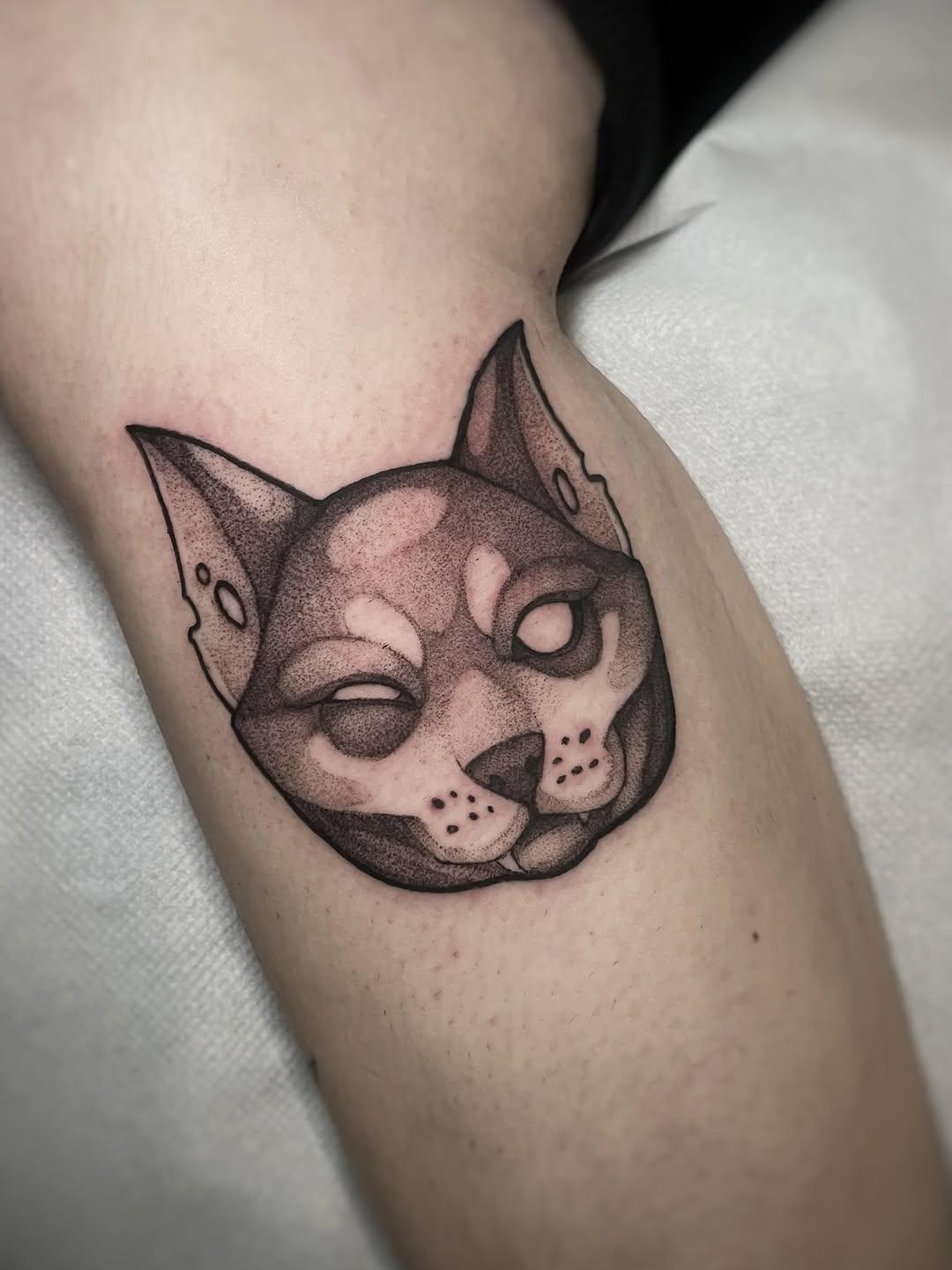 Chat blackwork médiéval — max.kozaak