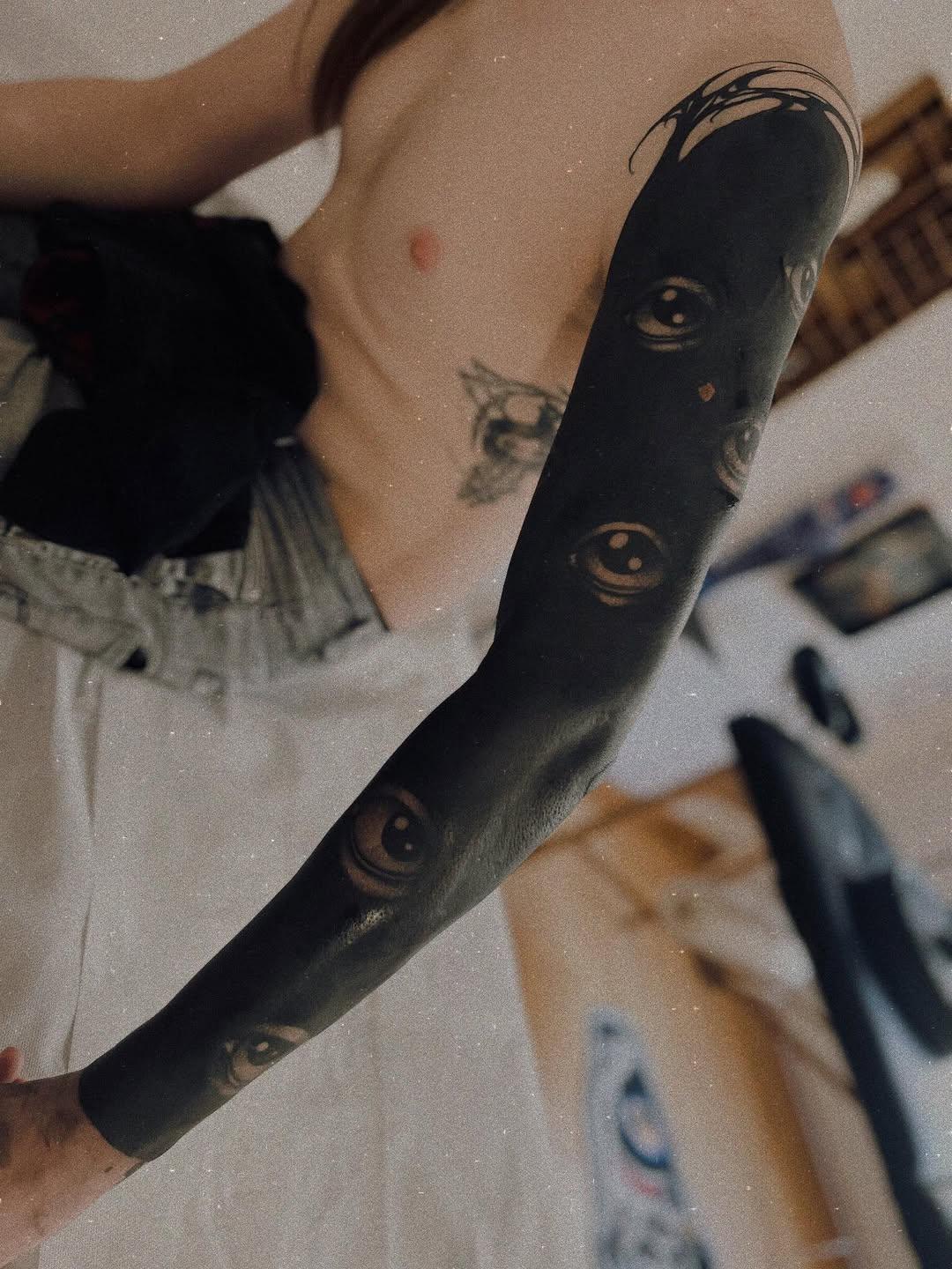 blackwork fullblack — cha_le_plumet