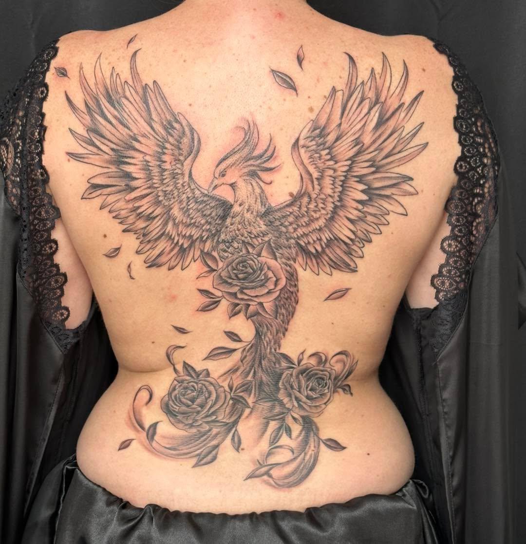 Tatouage phœnix roses dos — lilyskinart