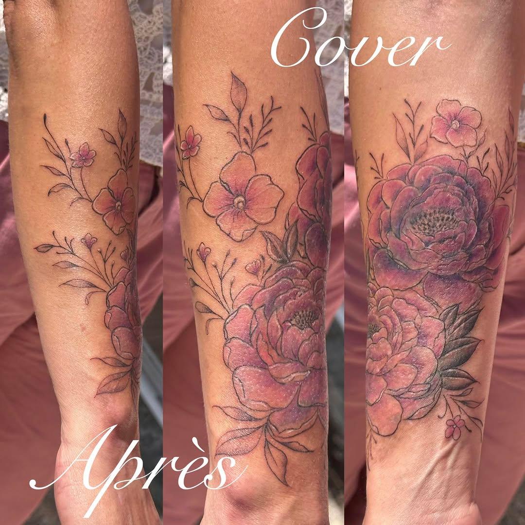 Tatouage cover florale jambe couleurs — lilyskinart