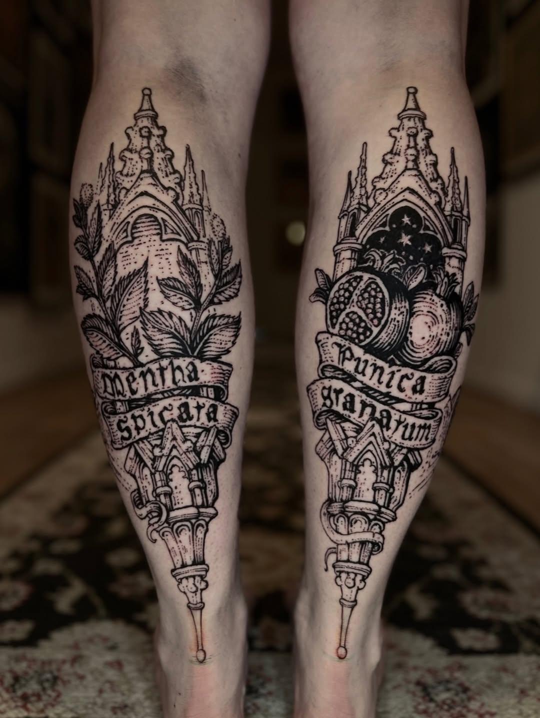 gravure freehand dos — icarus_tattoo
