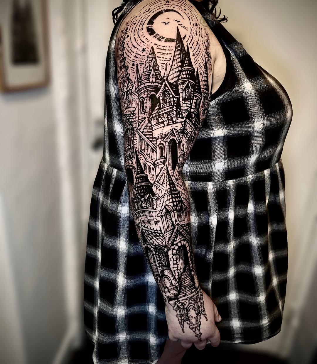 gravure gothique bras freehand — icarus_tattoo