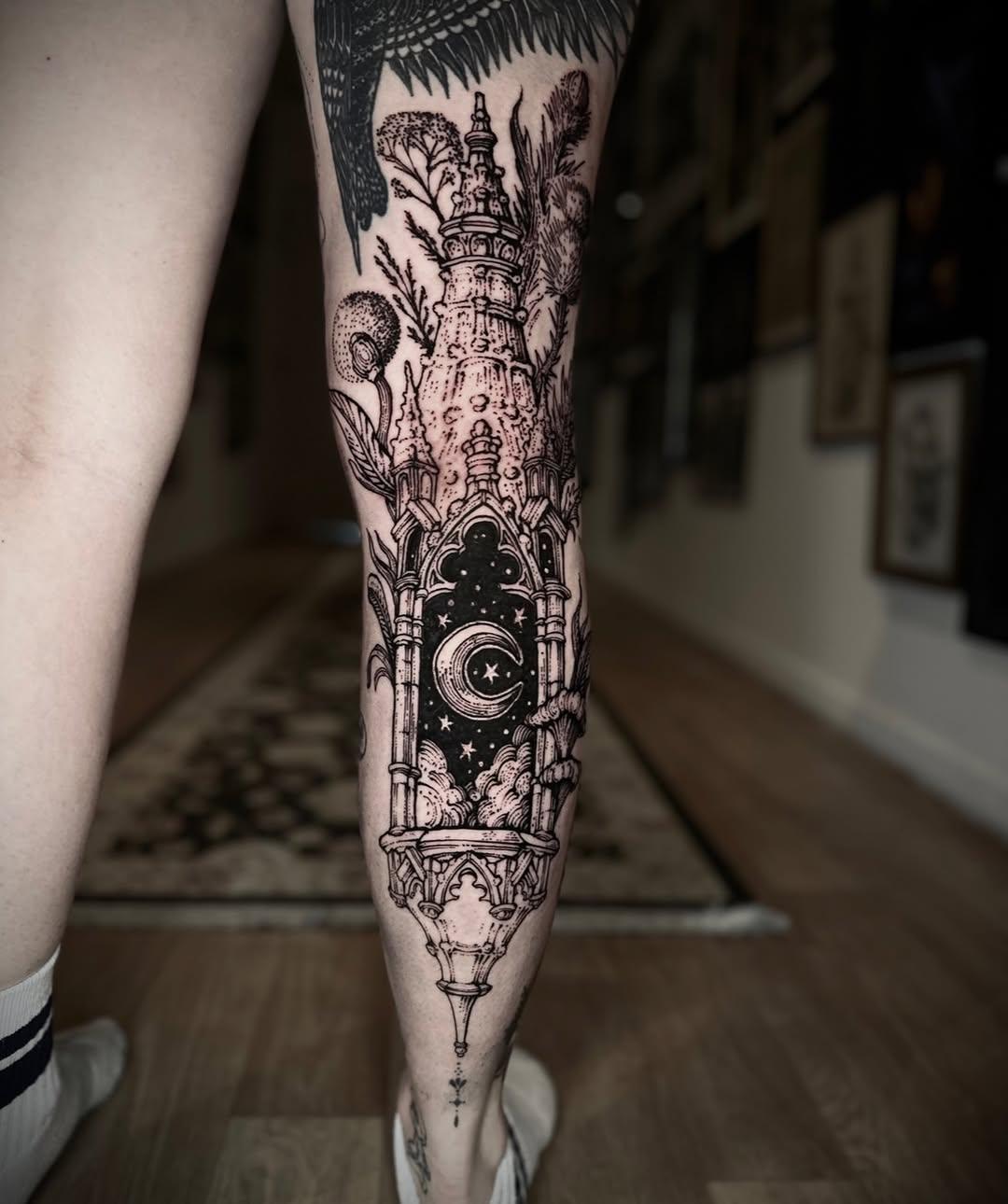 gravure floral freehand — icarus_tattoo