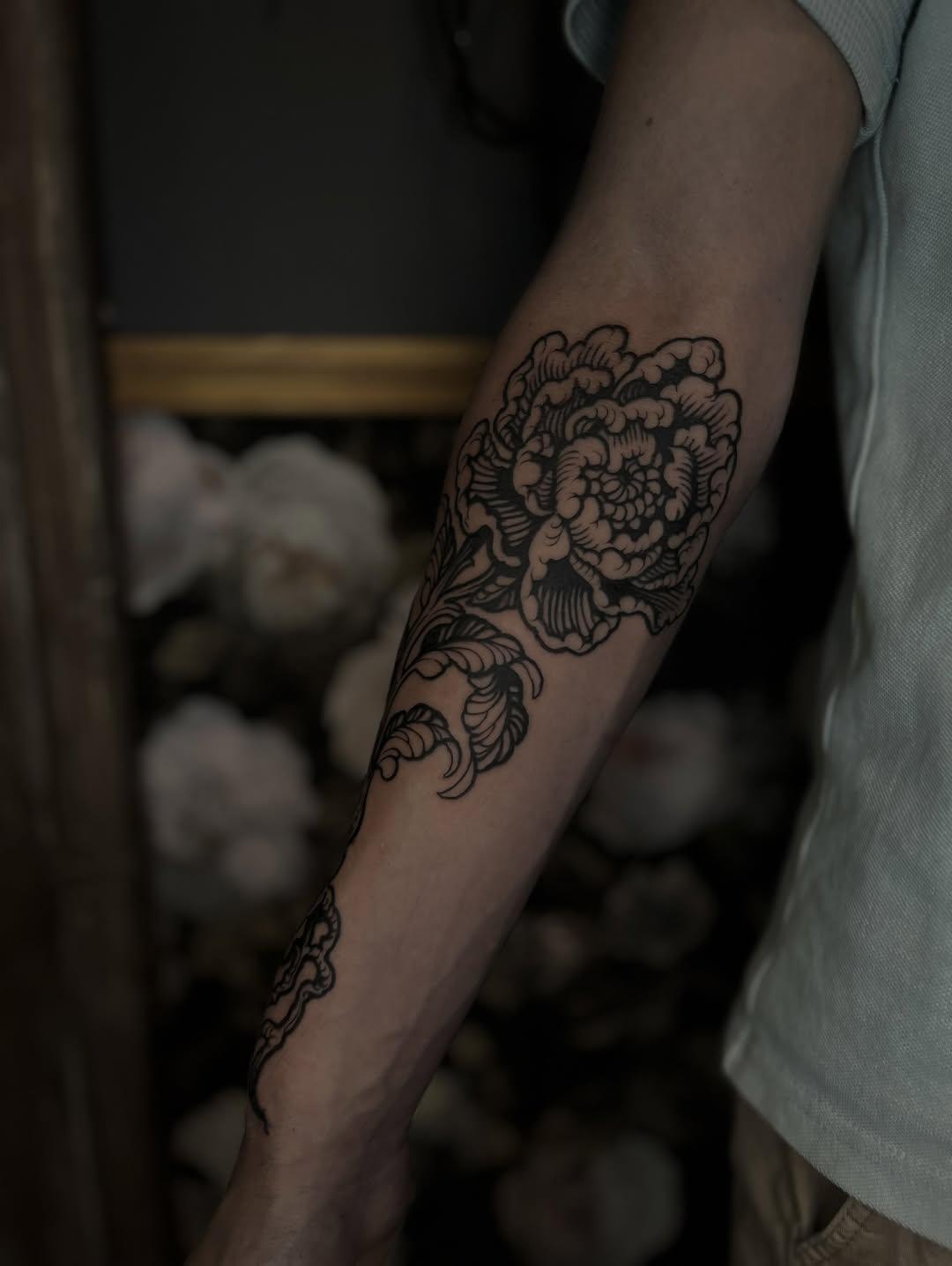 blackwork floral pivoine — terrenoire.ttt