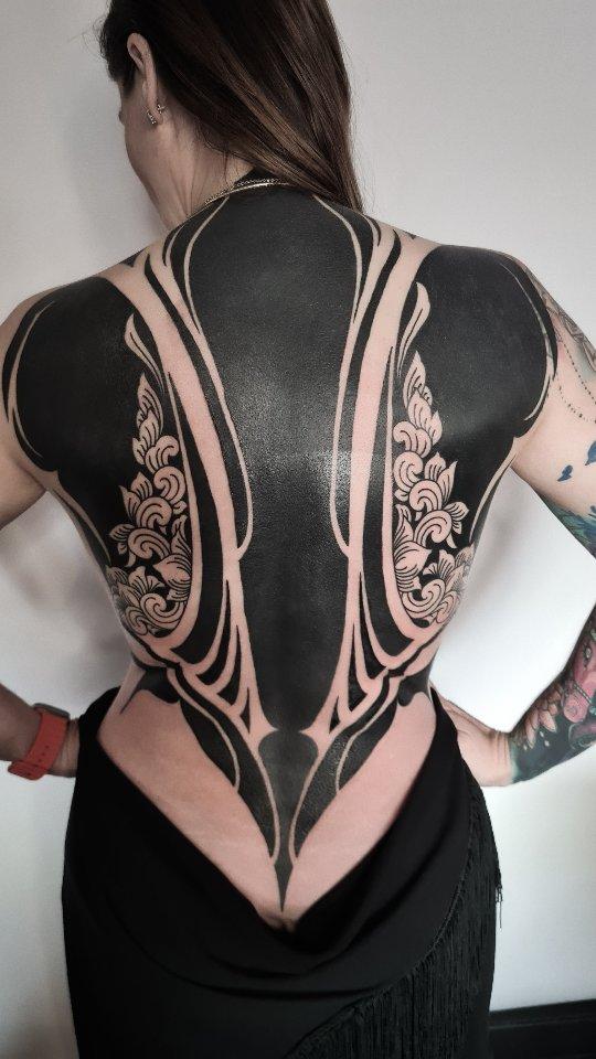 Tatouage full black jambe ornemental — missvoodooo