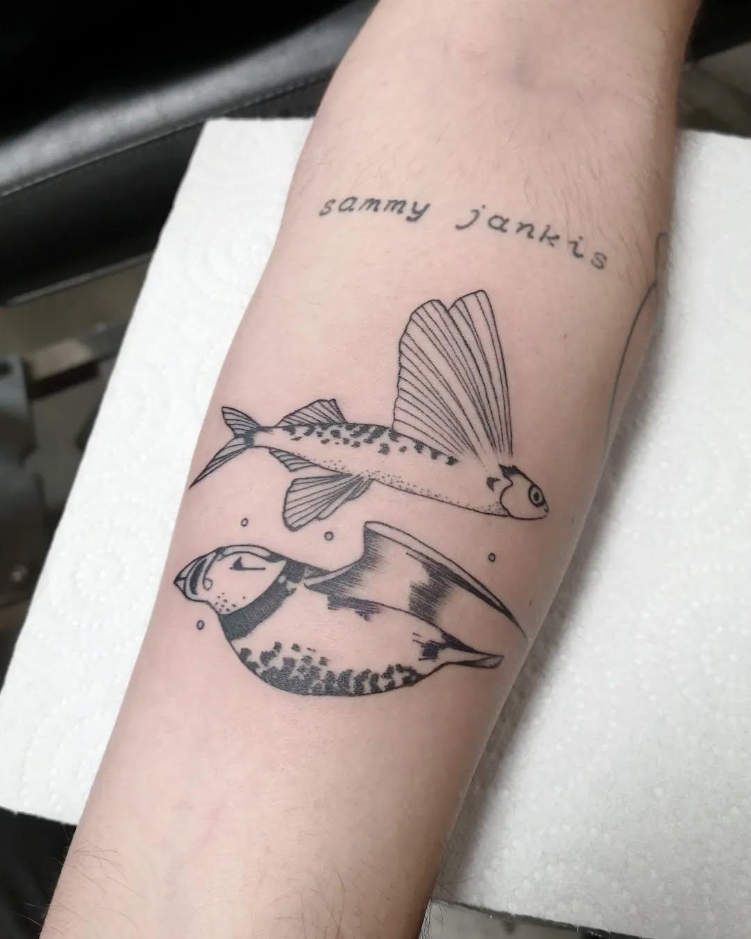 Tatouage poisson volant et macareux avant-bras par boran_tattoo