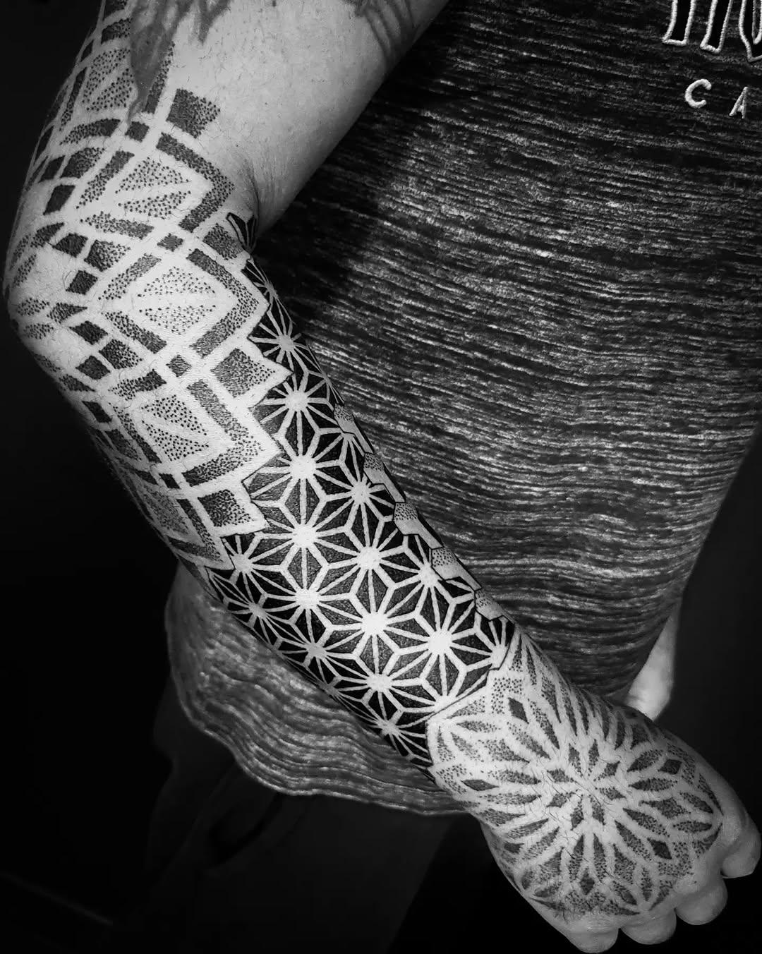Tatouage mandala géométrique bras — tom__ten