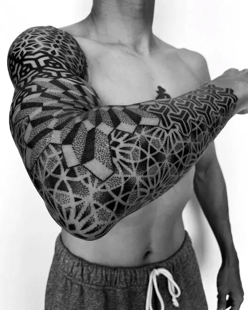 Tatouage manchette géométrique bras complet — tom__ten