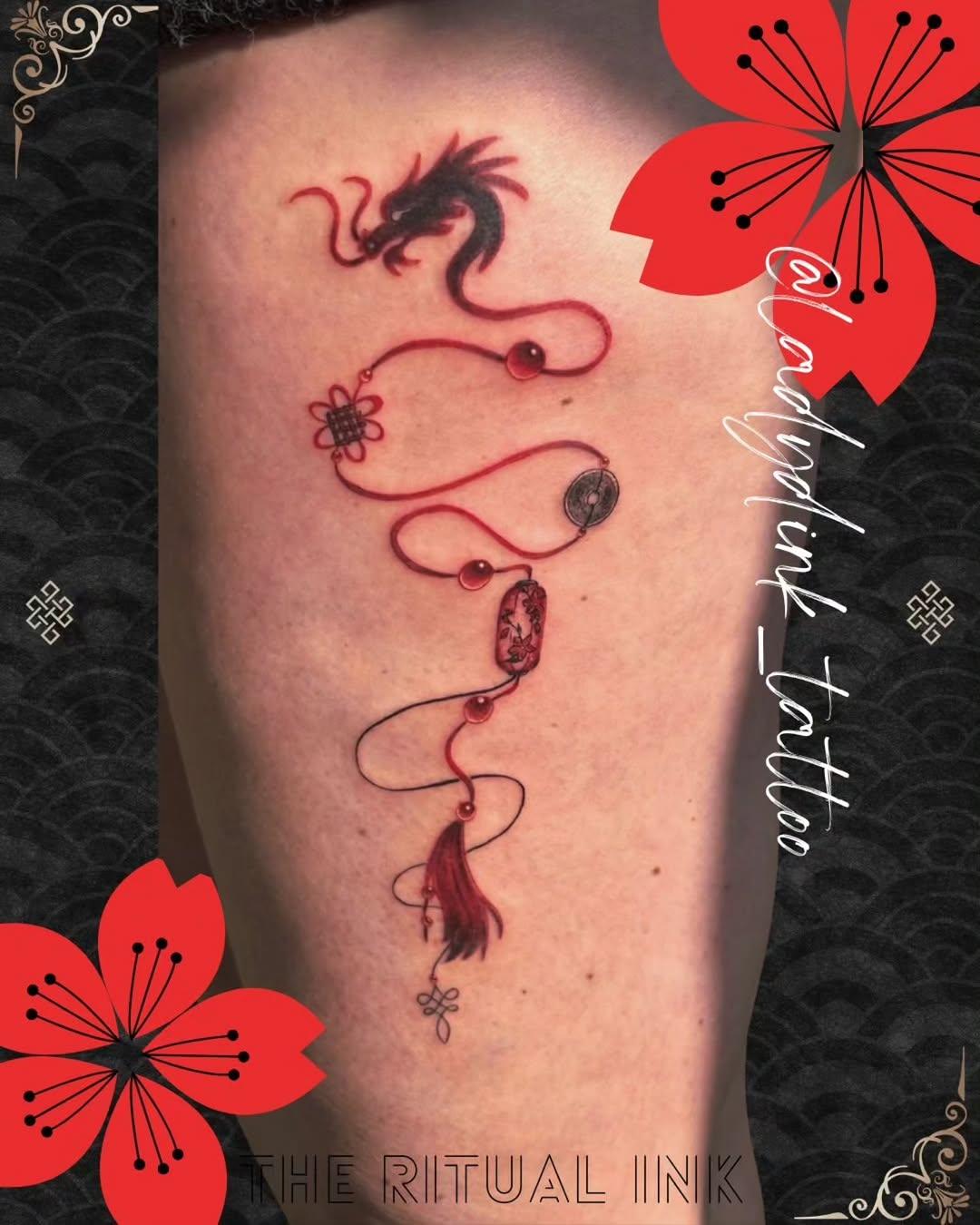 Dragon fil rouge destin fineline couleur cuisse