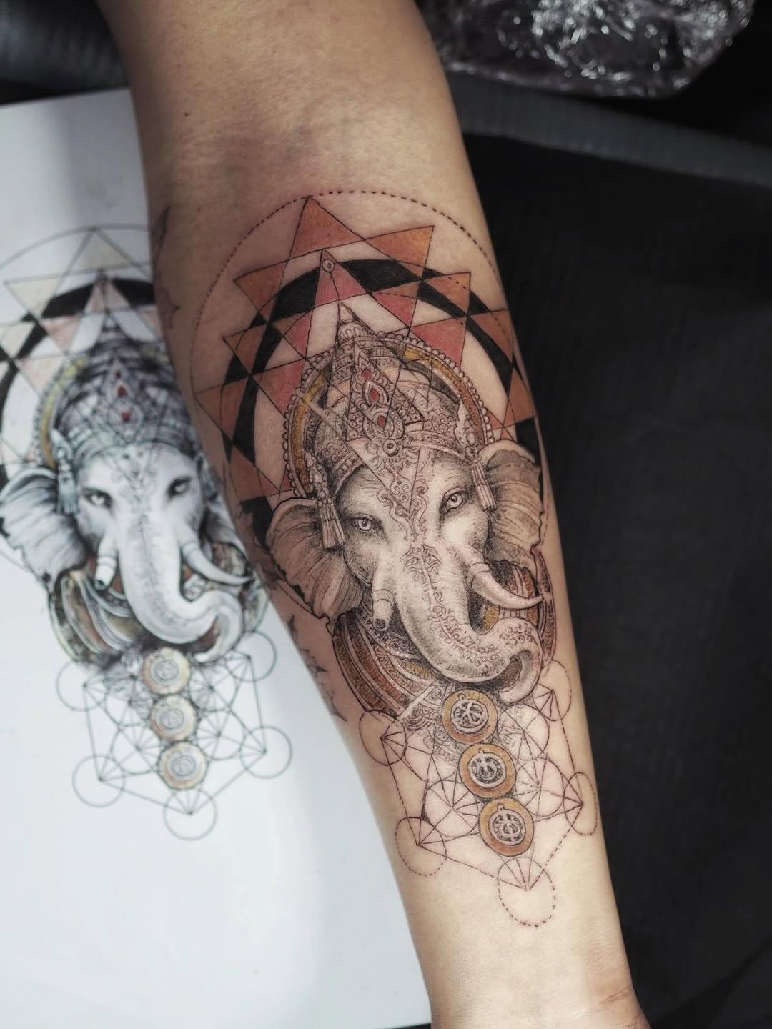Tatouage Ganesh avant-bras — marieroura.epureatelier