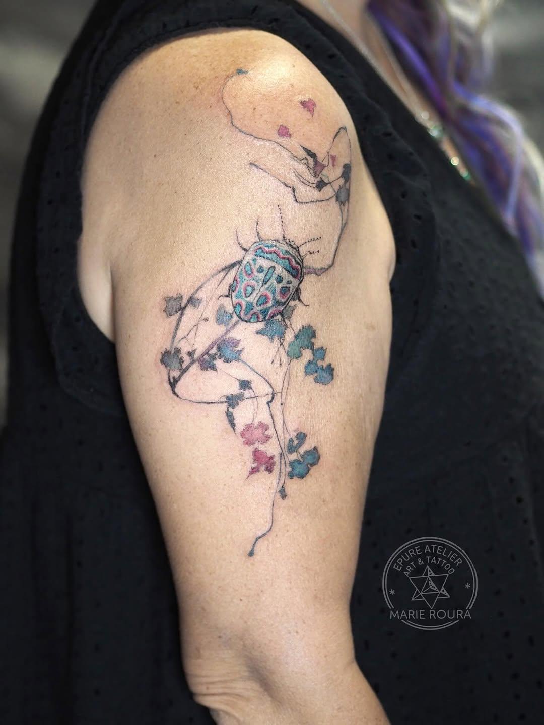 Tatouage Scarabée Picasso floral — marieroura.epureatelier