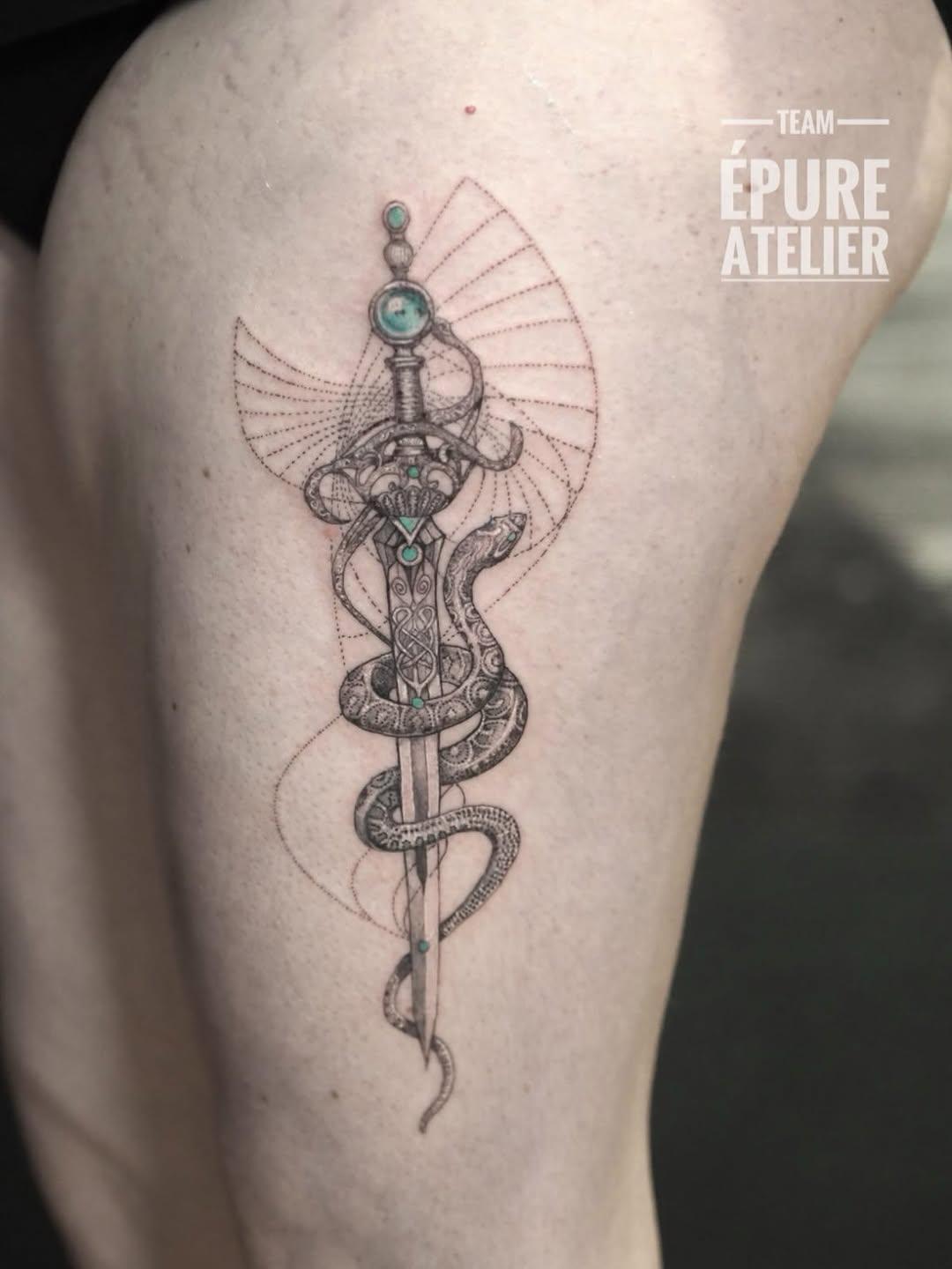 Tatouage Serpent et épée — marieroura.epureatelier