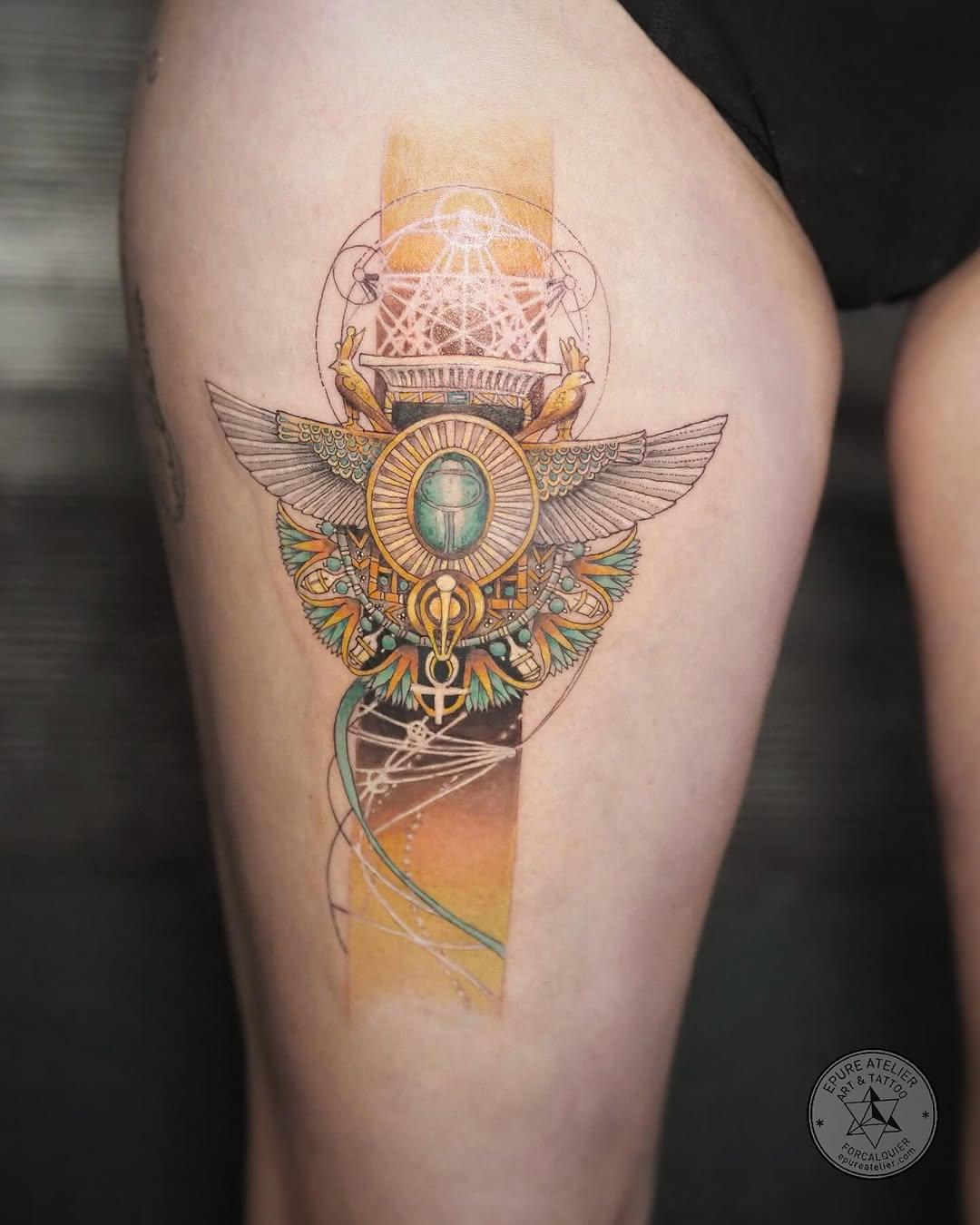 Tatouage scarabée égyptien géométrique — judicael.epureatelier