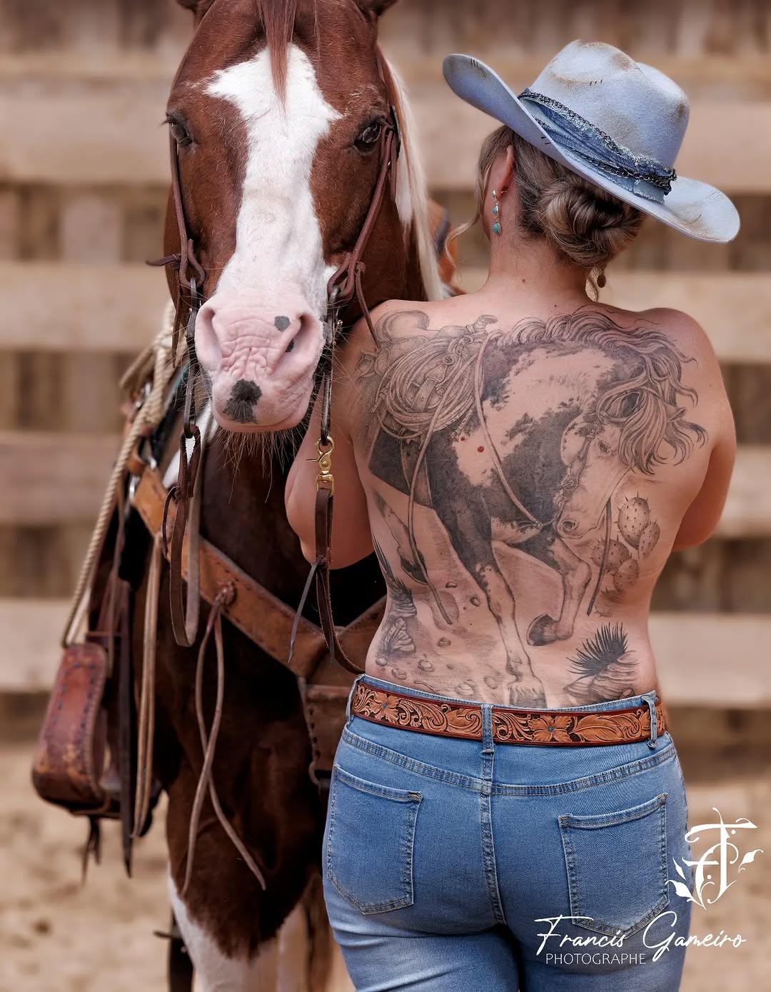 Tatouage Femme avec cheval photoshoot — appaloosa_tattoo