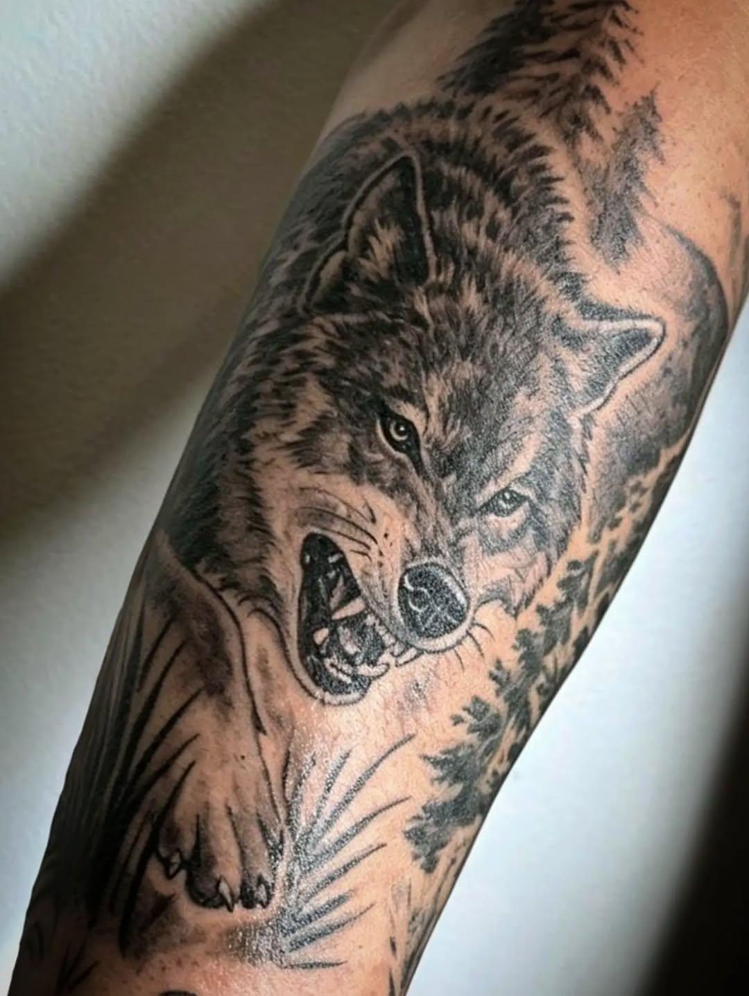 Tatouage Loup avant-bras — appaloosa_tattoo