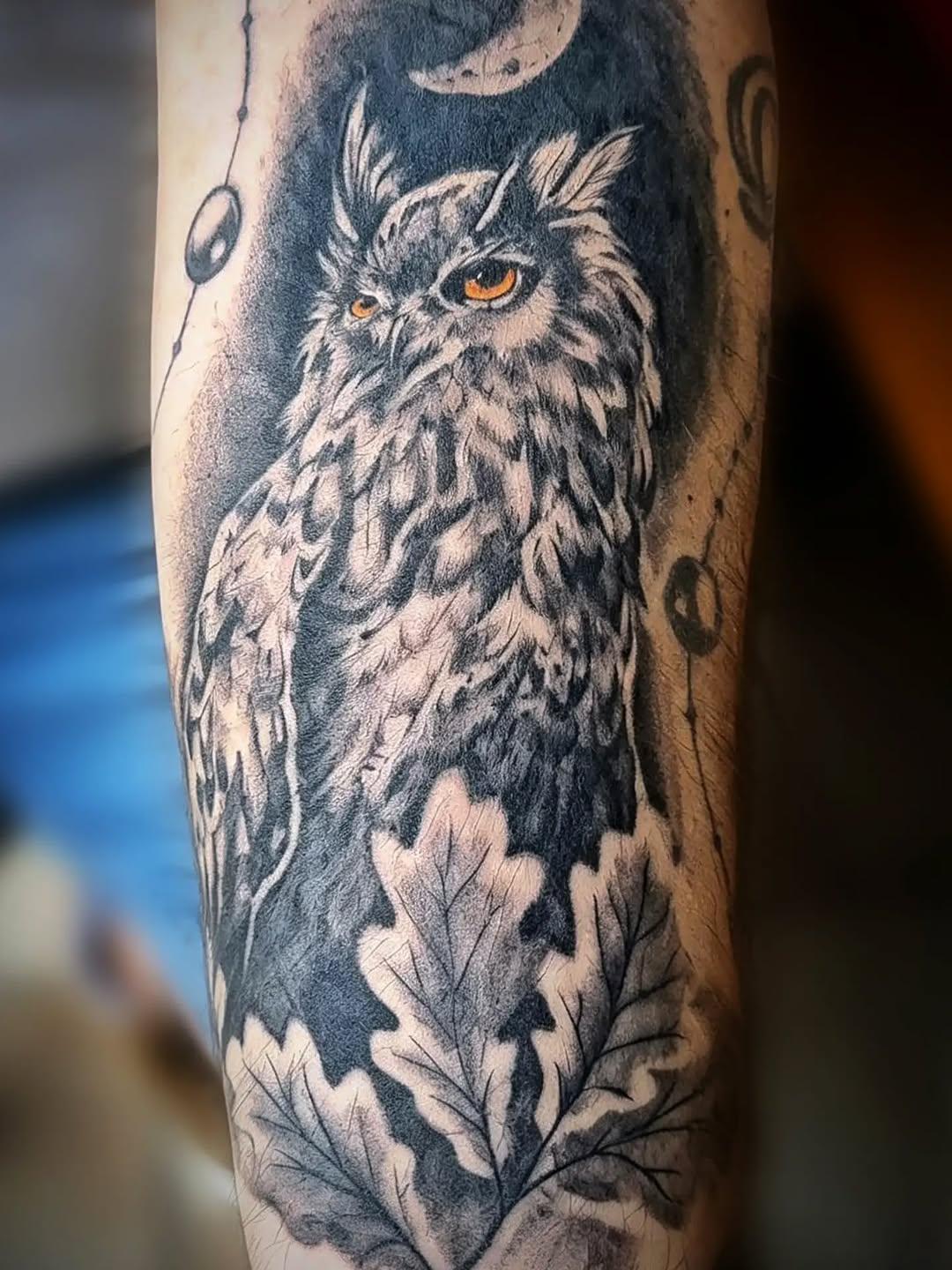 Tatouage Hibou avec feuilles avant-bras — appaloosa_tattoo