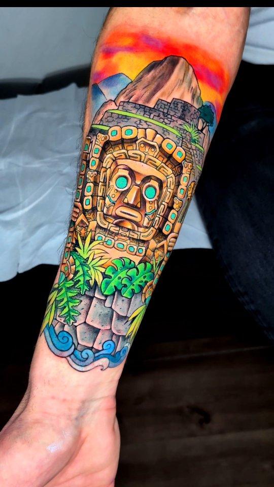 Tatouage tête inca précolombienne bras — monsieuralfred.tatouage