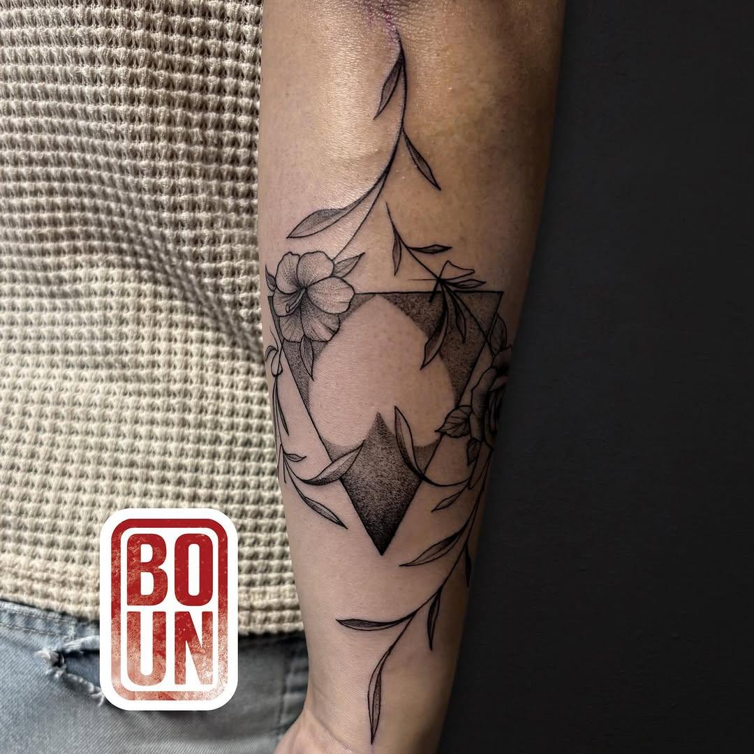 Tatouage Composition fleur géométrique bras — bobun_tattoo