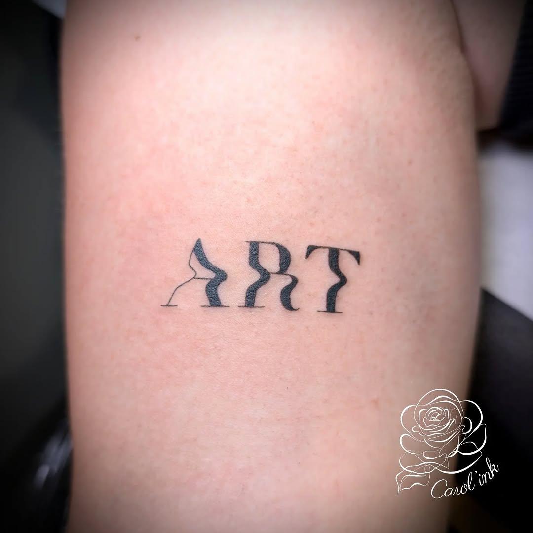 Tatouage lettres abstraites — carolink.tattoo.nimes
