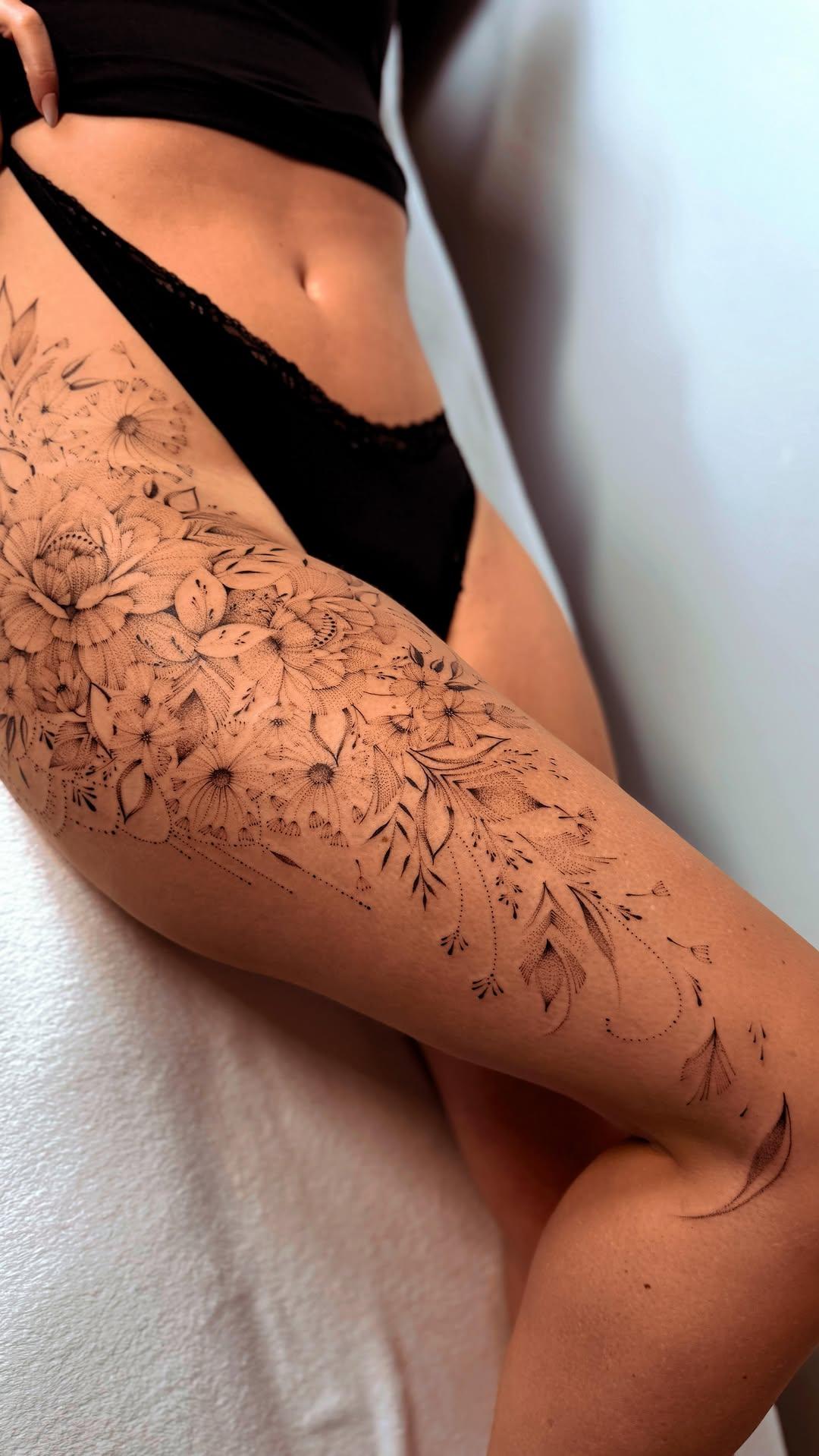 Tatouage Tattoo dos floral ornemental — fanny.loart.tattoo