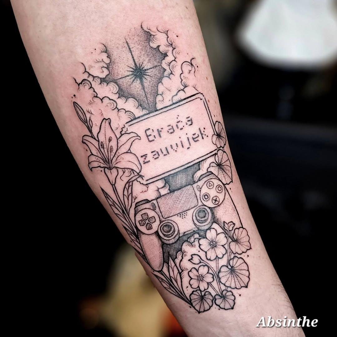 Tatouage console jeu fleurs — __artemisia_absinthium__